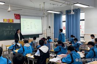 记者：排名19位的塔吉克斯坦是上升趋势，排11位的国足是下滑趋势